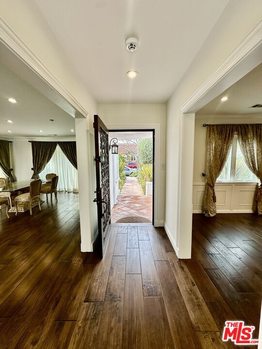 Building Photo - 128 S Swall Dr