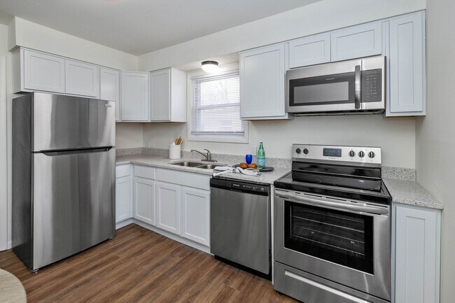 Building Photo - 2025-2027 Fairfax Road