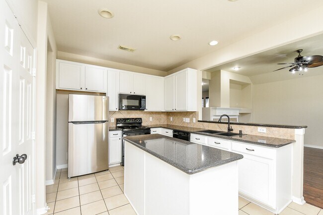 Building Photo - 9135 Edgeloch Dr