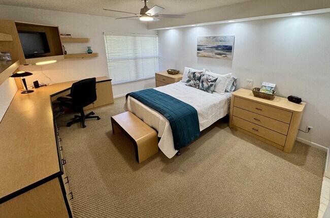 Building Photo - 5121 Oakhill Ln