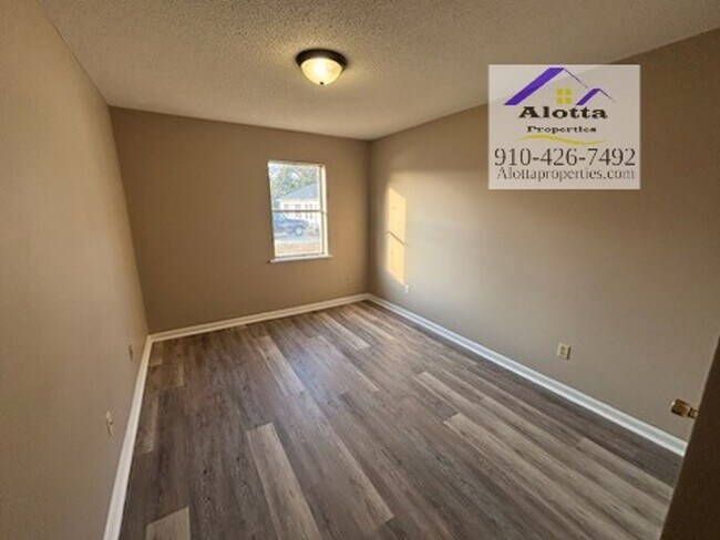 Building Photo - 6412 Ezras Ct