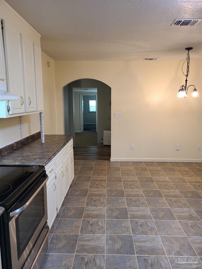 Building Photo - 6970 Klondike Rd