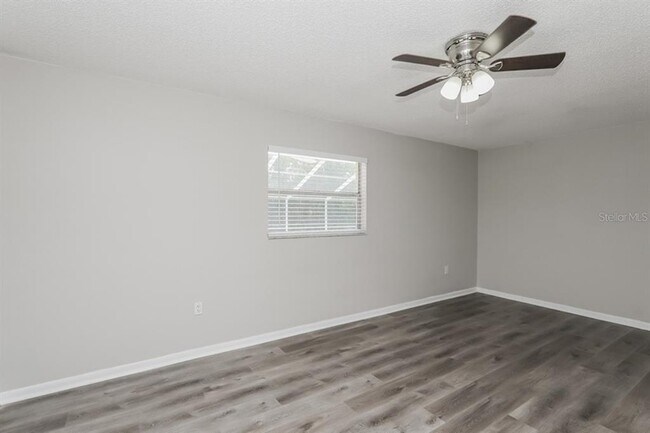 Building Photo - 4400 Old Colony Rd