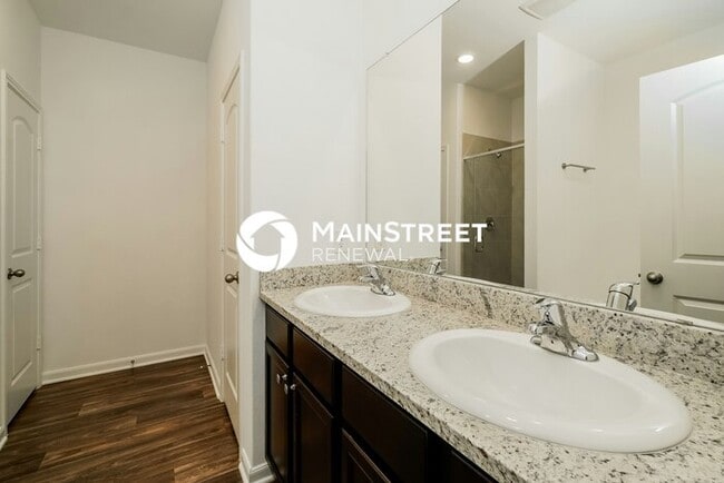 Building Photo - 5 Bedroom Pet-Friendly Home in New Braunfels, TX with Main Street Renewal