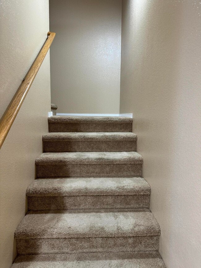 Building Photo - 10812 Fort Point Ln NE