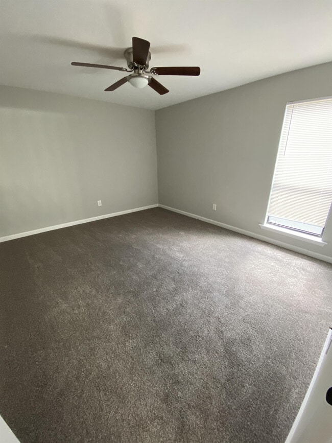 Building Photo - 1913 16th Ave S