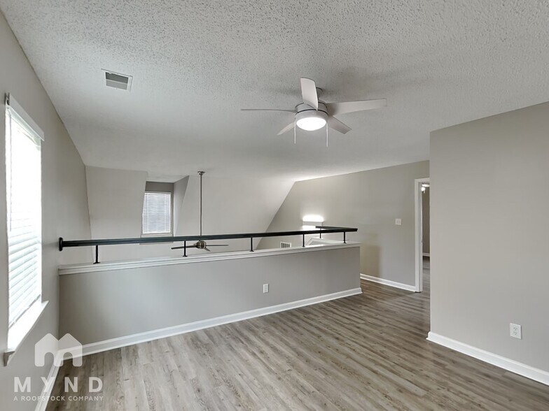 Building Photo - 137 W Stonehaven Cir
