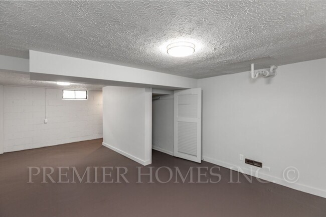 Building Photo - Charming 3-Bedroom Home with Walkout Basem...