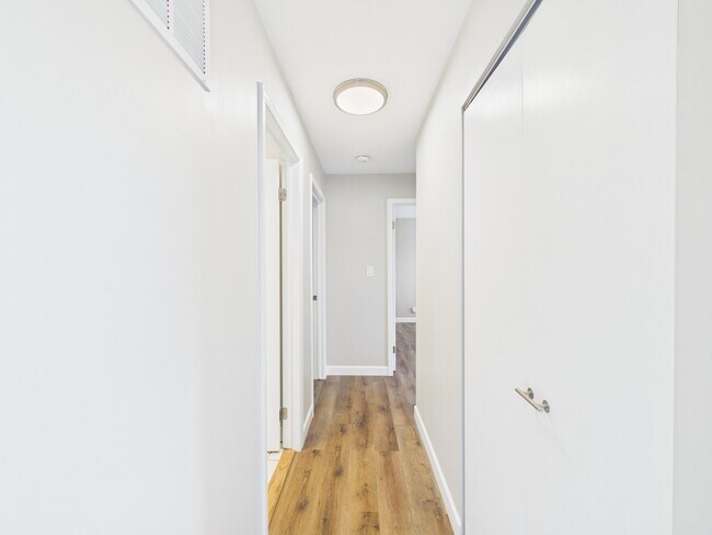Building Photo - 4360 Mumford Dr