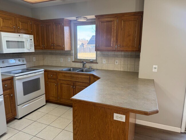 Building Photo - 410 Trent Ct