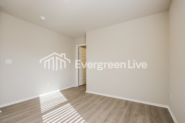 Building Photo - 6601 NW Kathleen St