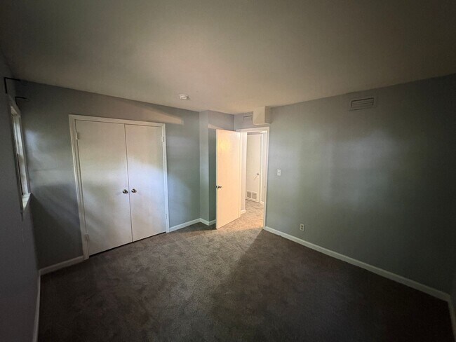 Building Photo - For Rent – Charming 4BR Home in Ardmore Area!