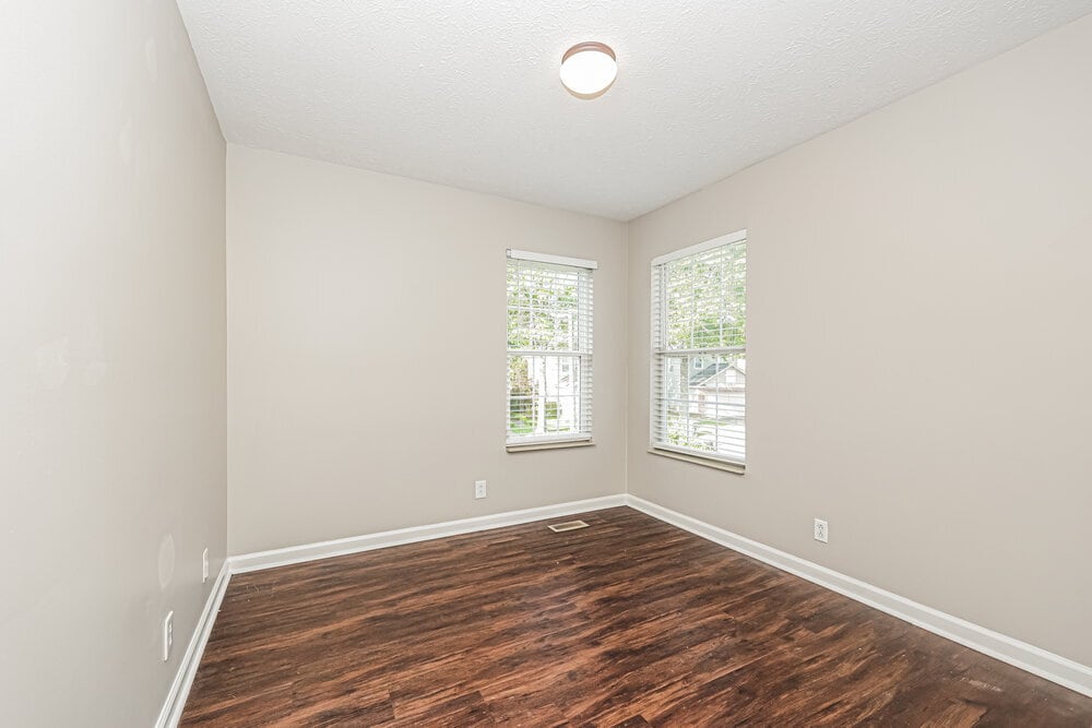 Building Photo - 909 Bexhill Ct S