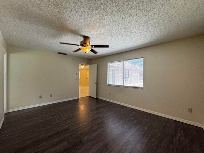 Building Photo - 40 Bluebird Ln