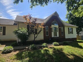 Building Photo - 1911 Pecan Ridge Dr