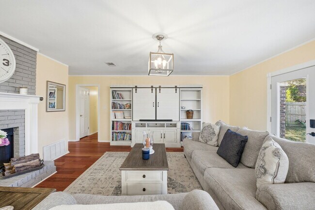 Building Photo - 7477 Baywoods Ln