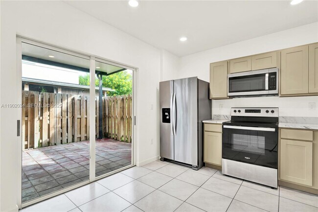 Building Photo - 496 NE 4th Terrace