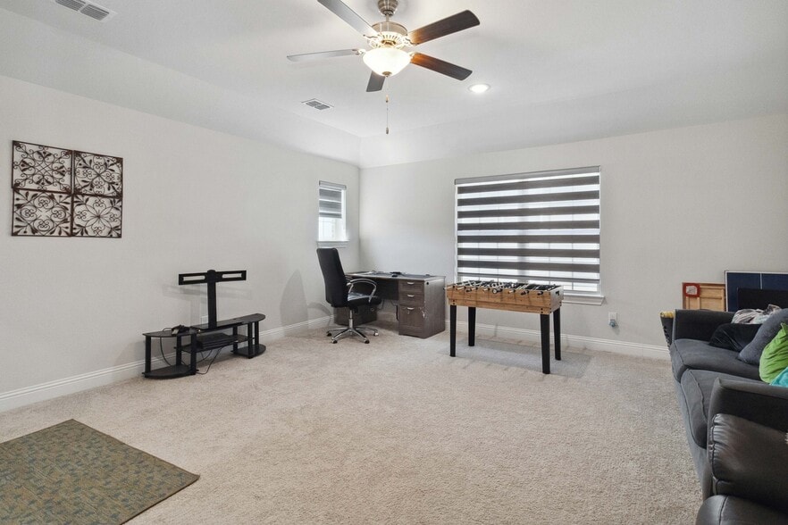 Building Photo - 566 Westwood Way Dr