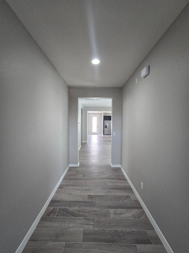 Building Photo - LUXURIOUS EASTSIDE HOME FOR RENT