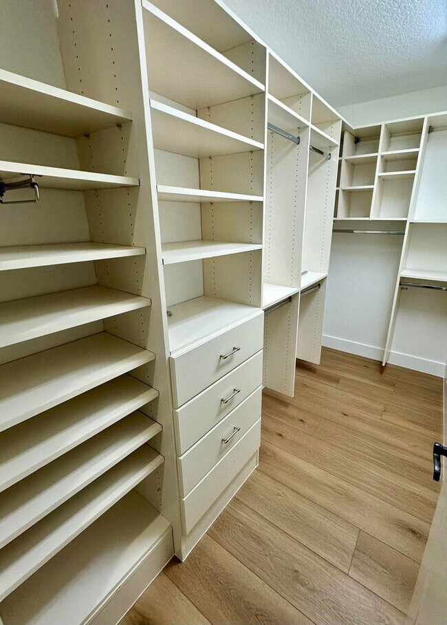 Building Photo - 200 NE 2nd Ave