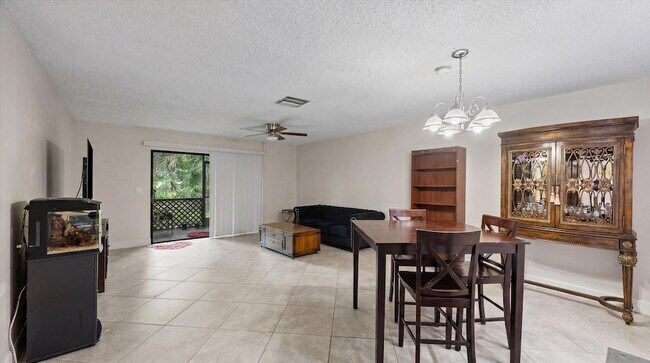 Building Photo - 1303 Lakeview Dr E