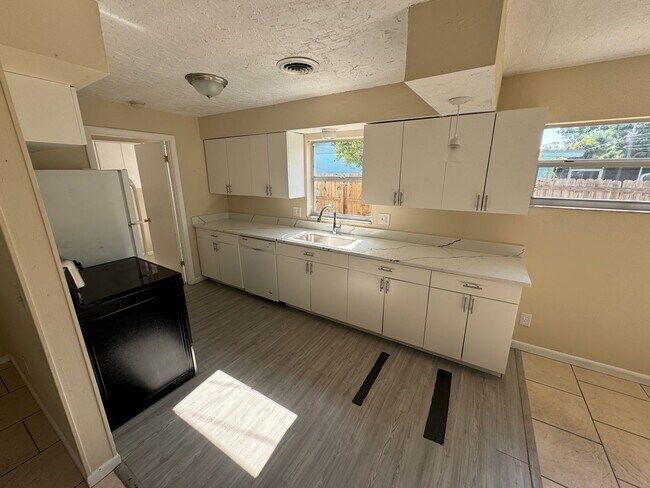 Building Photo - 75 Brandy Ln