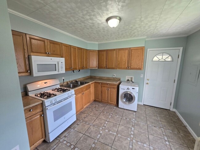 Building Photo - 2 bedroom home in Petersburg
