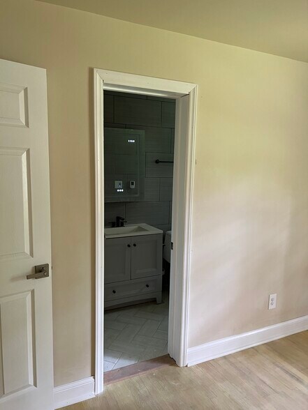 Building Photo - 119 Wilmot Dr