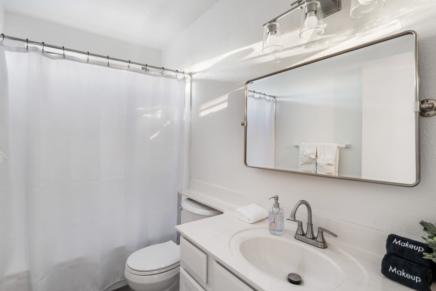 Building Photo - 7747 W Calavar Rd