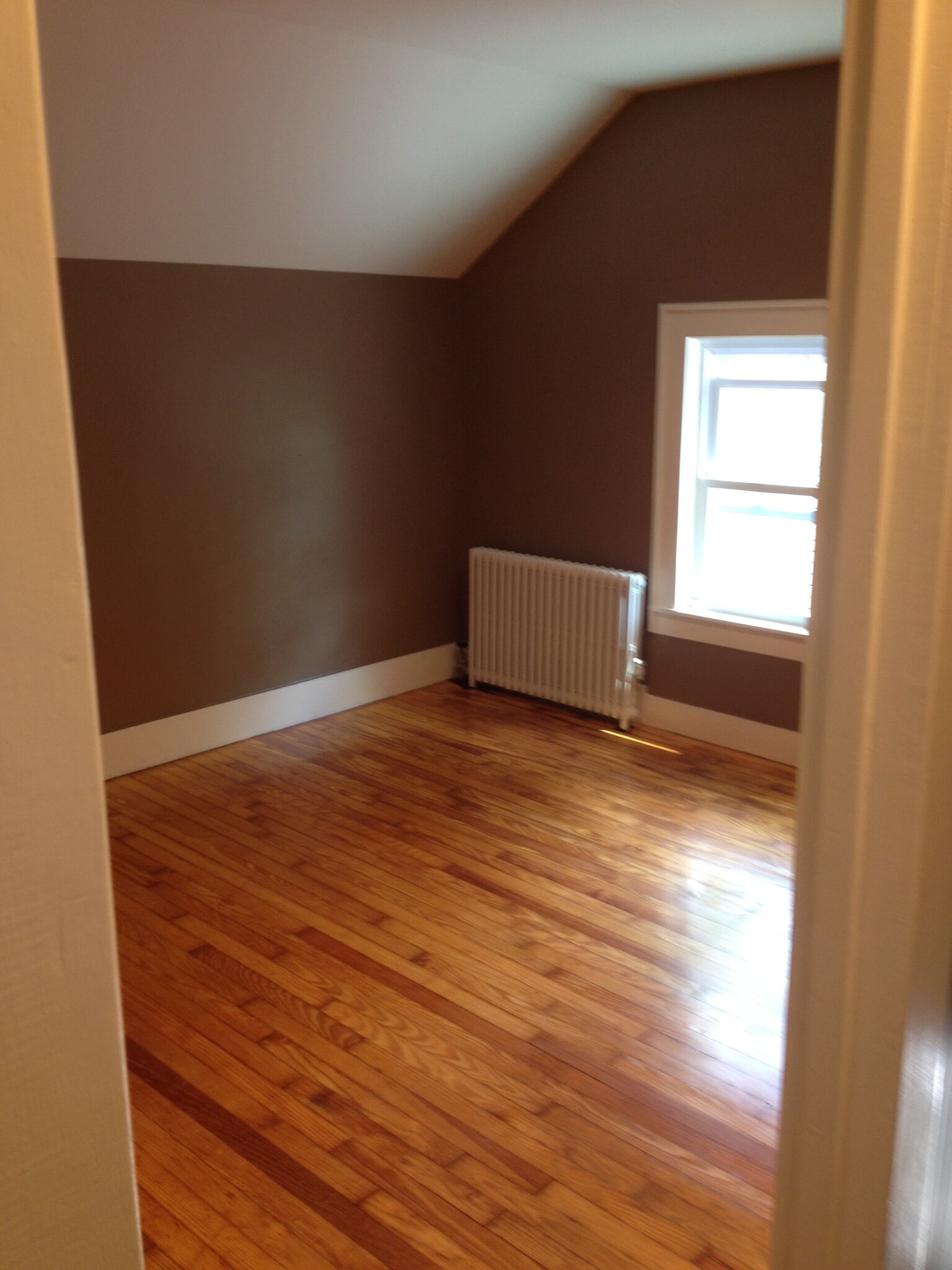 Bed 2 - 18 Elm St
