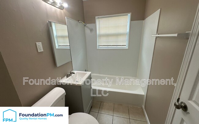 Building Photo - 3766 Windy Ave