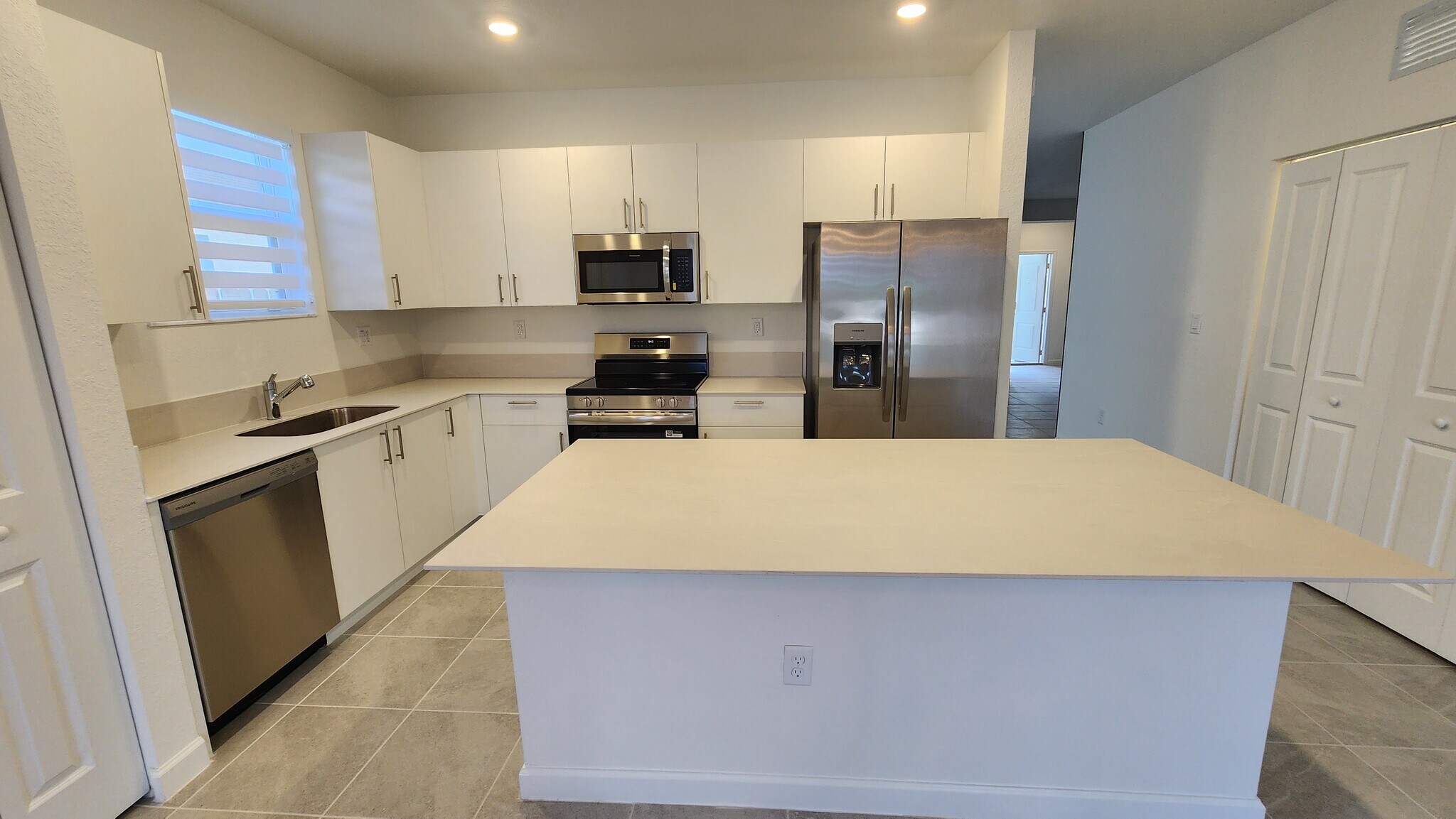 Building Photo - 2991 SE 23rd Ave