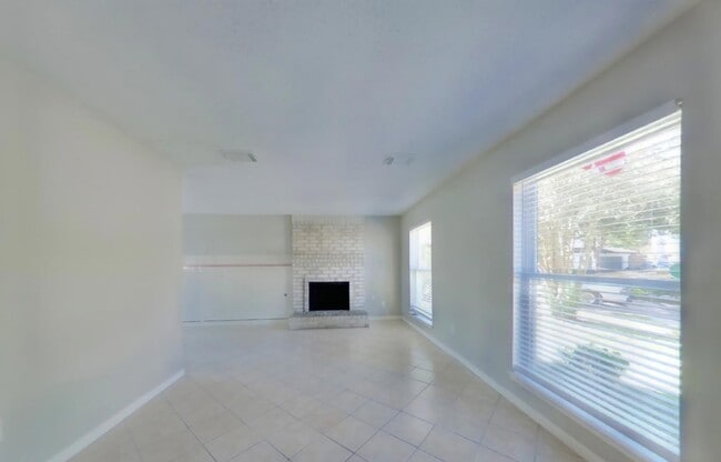 Building Photo - Chic & Comfortable 3-Bedroom Property Ready to Move In