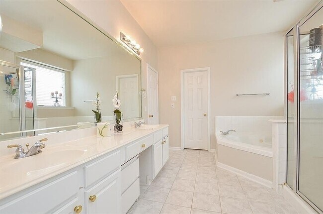 Building Photo - 1306 Ventura Canyon Dr