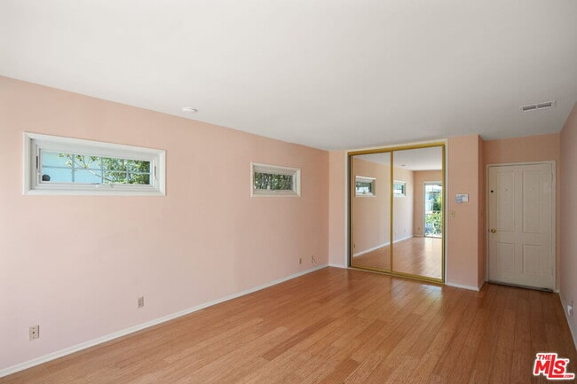 Building Photo - 2534 Wellesley Ave