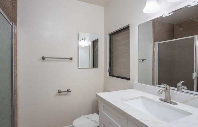 Building Photo - Charming 1 bedroom home in the Tranquil Casitas De La Costa Community.