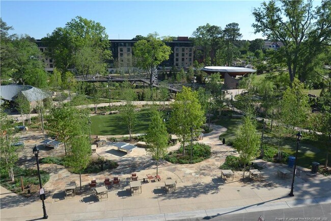 Building Photo - 308 Black Bird Ct