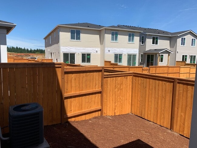 Building Photo - COMING VACANT END OF JUNE -EZ life Townhom...