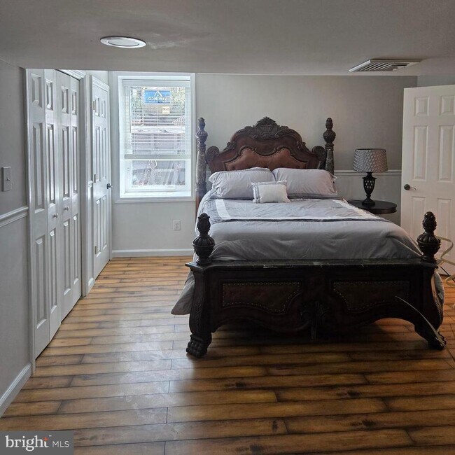 Building Photo - 3 Hillfield Ave