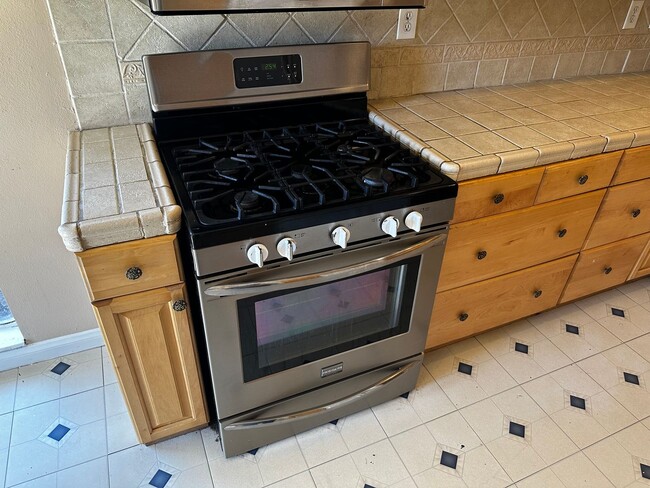 Building Photo - Riverside Home For Rent- 3 bedrooms!