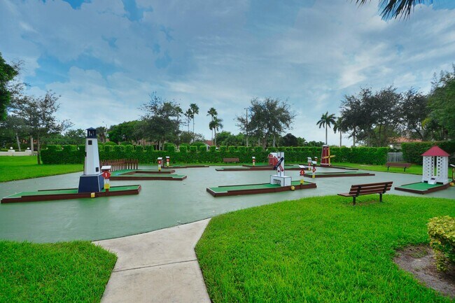 Building Photo - 6129 Heliconia Rd