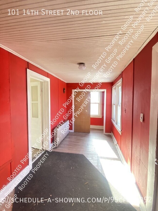 Building Photo - 4 Bedroom near RPI-- off street parking, w...