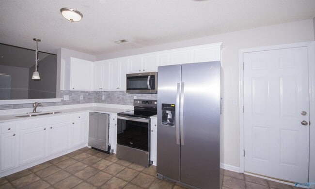 Building Photo - 109 Sandy Hollow Dr NW