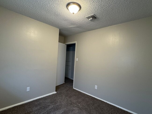 Building Photo - 3310 SW Salinas Dr