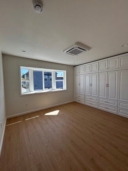 Building Photo - 822 Jackson St