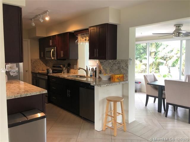 Building Photo - 919 SE 17th St