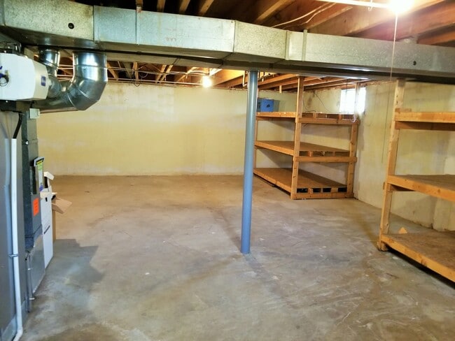 Building Photo - FRESH Paint!  Sprawling, Hurstbourne Ranch with Basement!  3 Bedrooms, 3 Full Baths, Hardwood Flo...