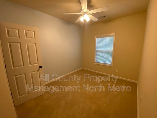 Building Photo - 2875 Cross Creek Dr