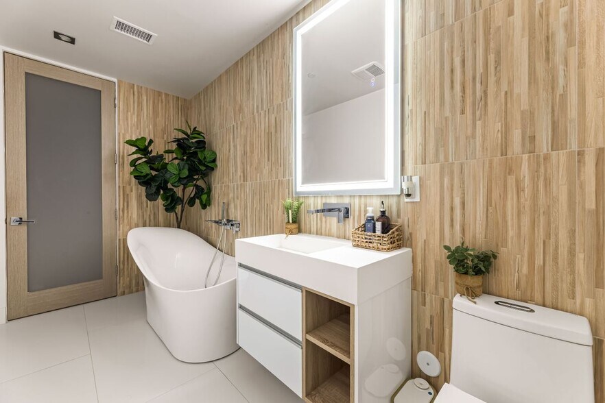 Building Photo - 5170 Medina Rd