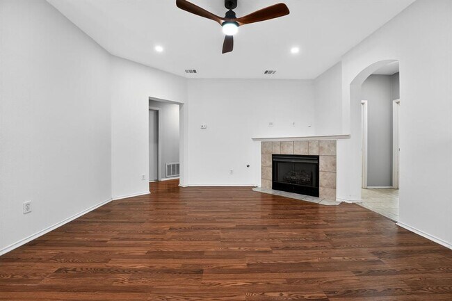 Building Photo - 1502 McDowell Bend